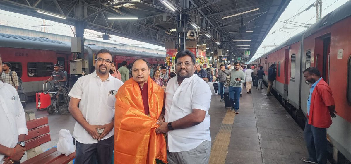 PankajSinghAAP's tweet image. Heartfelt thanks to all office bearers for the warm welcome upon my arrival in Chennai this morning.