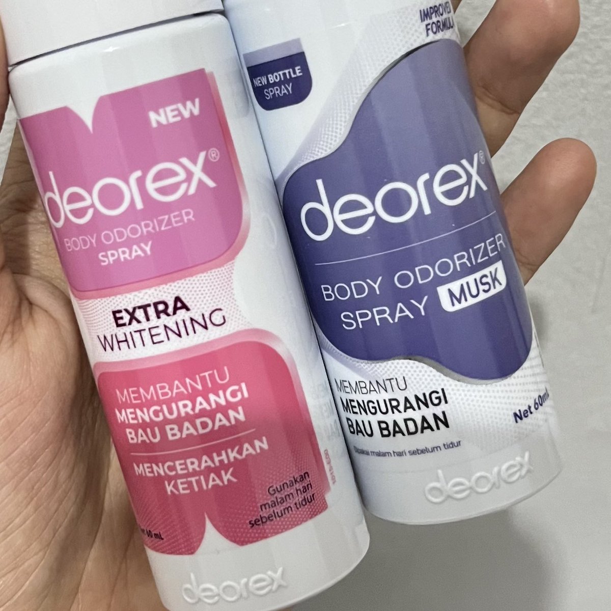 sekarrhmp's tweet photo. akhir2 ini lg pake Body Odorizer Deorex ternyata dia ada beberapa varian & beda diwanginya aja. fungsinya tetep buat ngurangin bau badan & kontrol keringat.
🩷 Extra Whitening: fresh floral fruity + bantu cerahin
💜 Musk: soft powdery lembut & calming
fav aku wangi #FRESHBLOOM https://t.co/Y6PR81D7bv