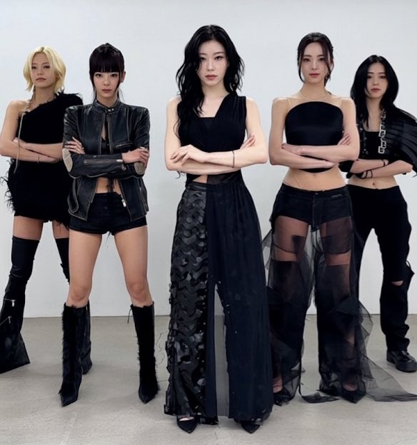 yunaaatzy's tweet image. 4TH GEN LEADERS BTW IF U FORGOT