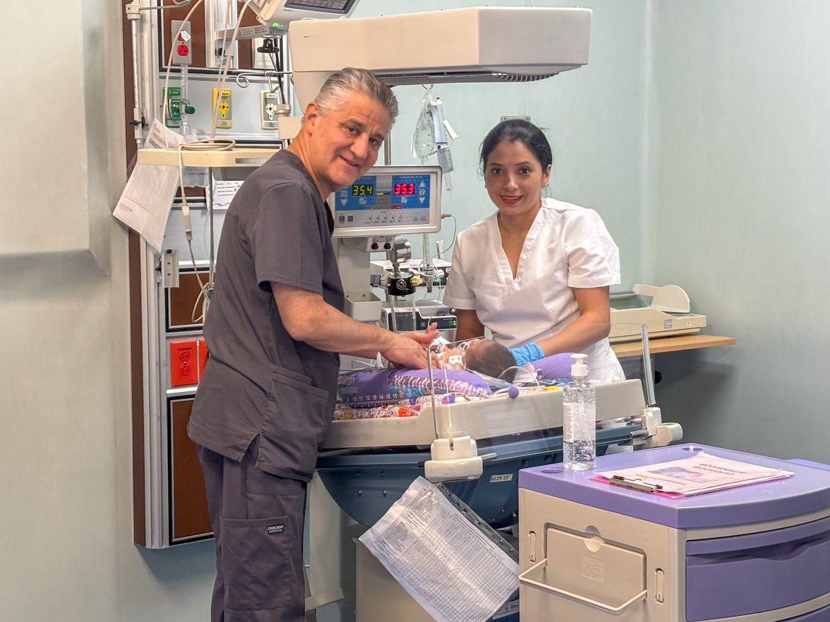 El Servicio de Neonatología reafirma cada día su compromiso con la vida y el cuidado especializado de los recién nacidos nacidos de nuestro país.

Un espacio donde los primeros latidos de los más pequeños se cuidan con dedicación, ciencia y humanidad y amor. 💜👶✨