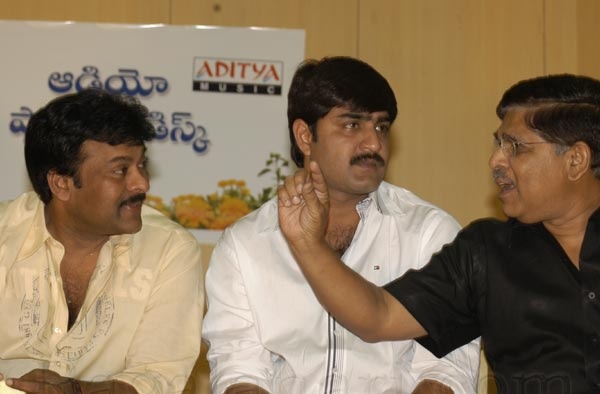 nareshvlogs20's tweet image. #Chiranjeevi #srikanth #alluaravind