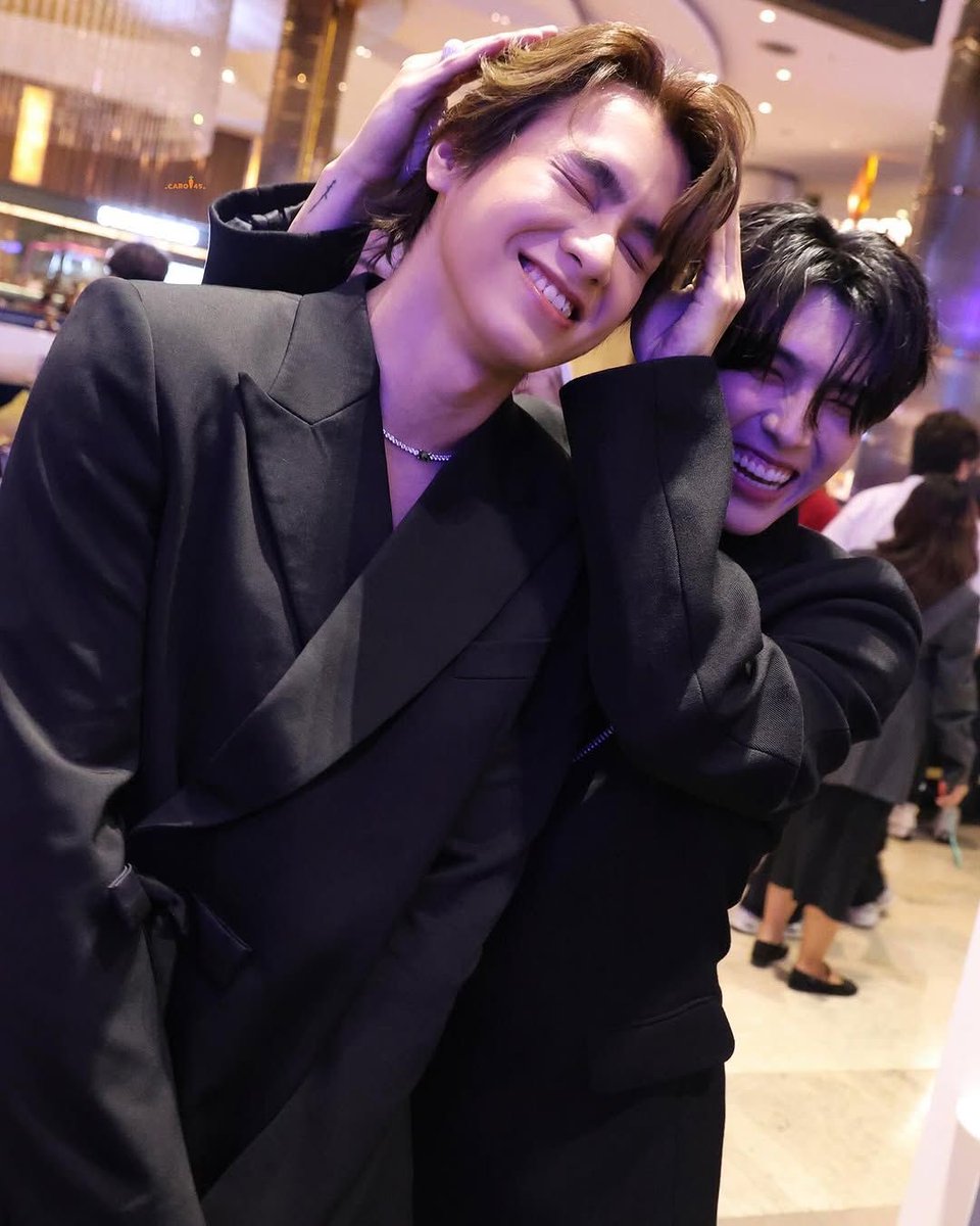 My happiness 🦮🤍🐈‍⬛
#SmartBoom