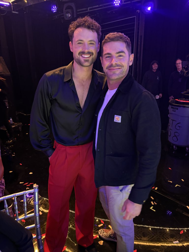 officialdwts's tweet image. The Efron family are cheering on Dylan Efron as he soars around the ballroom for #DWTS #PrinceNight!