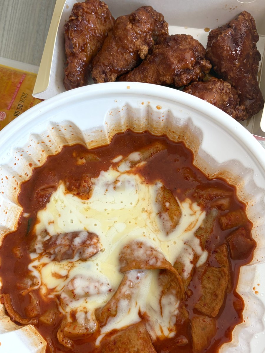 oiisbab's tweet photo. #오밥이
동대문 엽기떡볶이 
엽떡 착한맛 + 엽봉 https://t.co/i4fxfgaHa7