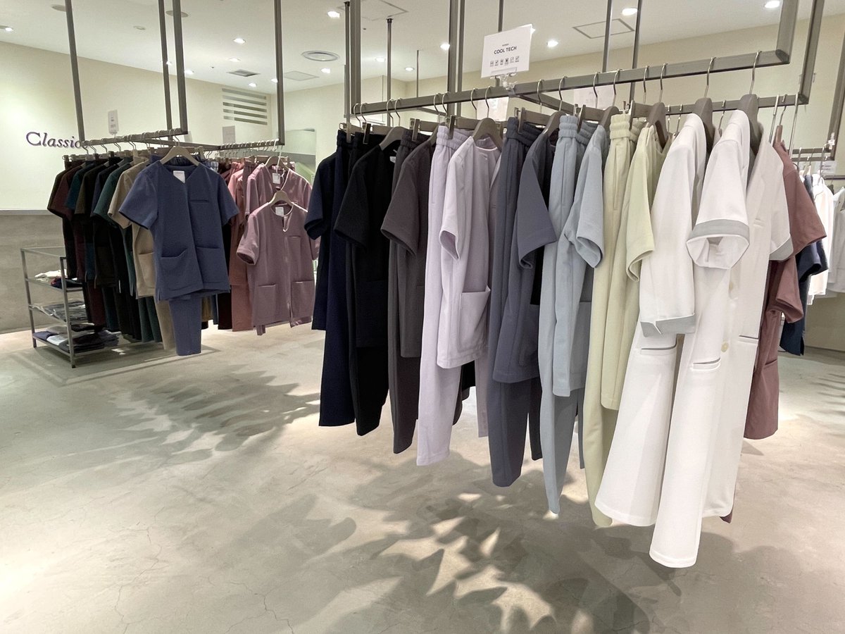 Classicolabcoat's tweet image. 「クラシコ 大阪」ってどんなお店？
実店舗紹介シリーズ vol.2

関西エリアを代表する大阪店の紹介を
公式noteにて公開しています☺️

ぜひ、ご覧ください👀
🔗note.com/classico/n/n06…

#スクラブ #白衣