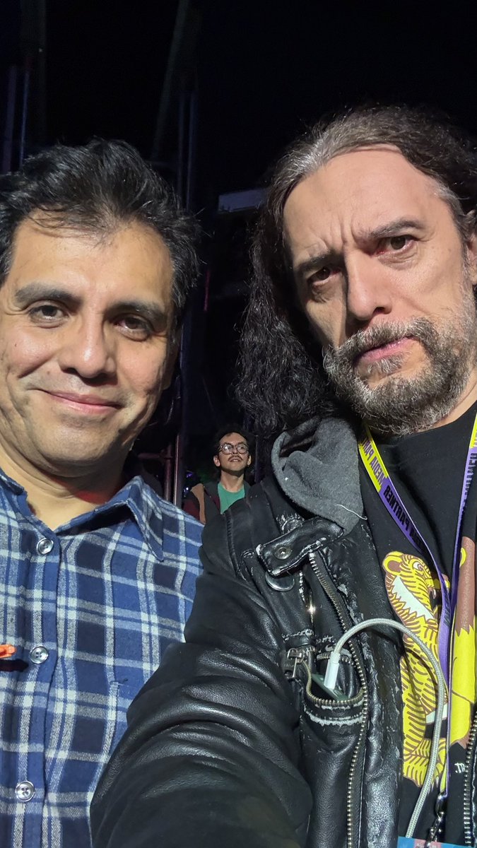 sambosambito's tweet image. Reportándome a clase profe y que gusto haberlo saludado en el corona (viendo a Nilüfer Yanya) #ElOráculoDelRawkOculto