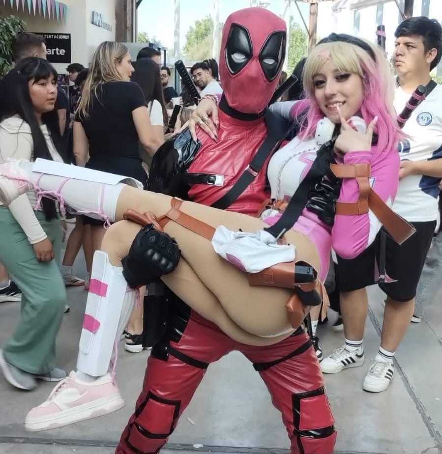 Malena_Drawing's tweet image. Mi cosplay de Gwenpool!!! 🩷🤍

Me encontré a mi daddy (Deadpool), fue mi divertido &amp;lt;3

#cosplay #cosplayer #gwenpool #Deadpool #Marvel #cosplaygirl