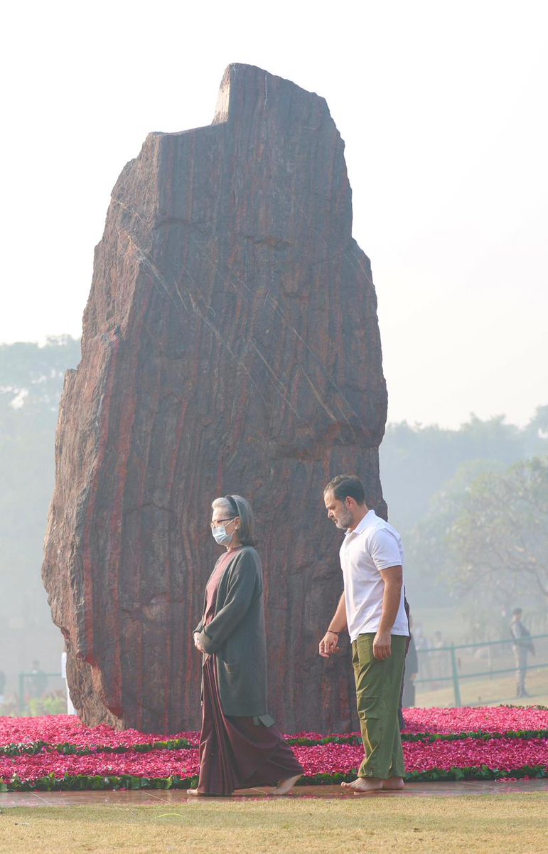 RahulGandhi's tweet image. भारत के लिए निडर होकर फैसले लेने और हर परिस्थिति में देशहित को प्रथम रखने की प्रेरणा मुझे दादी से ही मिली है।

उनका साहस, देशभक्ति और नैतिकता आज भी मुझे अन्याय के ख़िलाफ़ मज़बूती से खड़े होने का हौसला देती हैं।