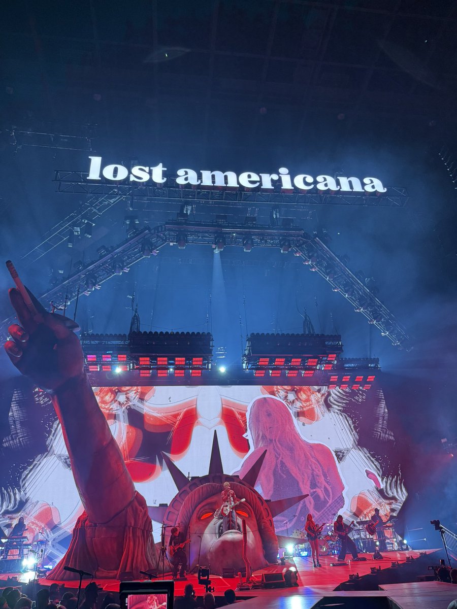 AllThingsKells's tweet image. THE STAGE - IM GAGGED