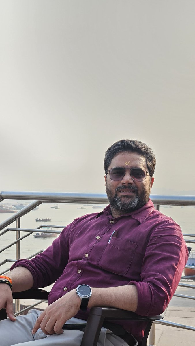 "मासूम शहर" से:–
हर समझौते पर नया बहाना, खुद ही खुद को समझाना।
कितना मुश्किल हो जाता है, खुद से आँख मिला पाना।।
किताब यहां से प्रीऑर्डर करें – amzn.in/d/aKURpwu