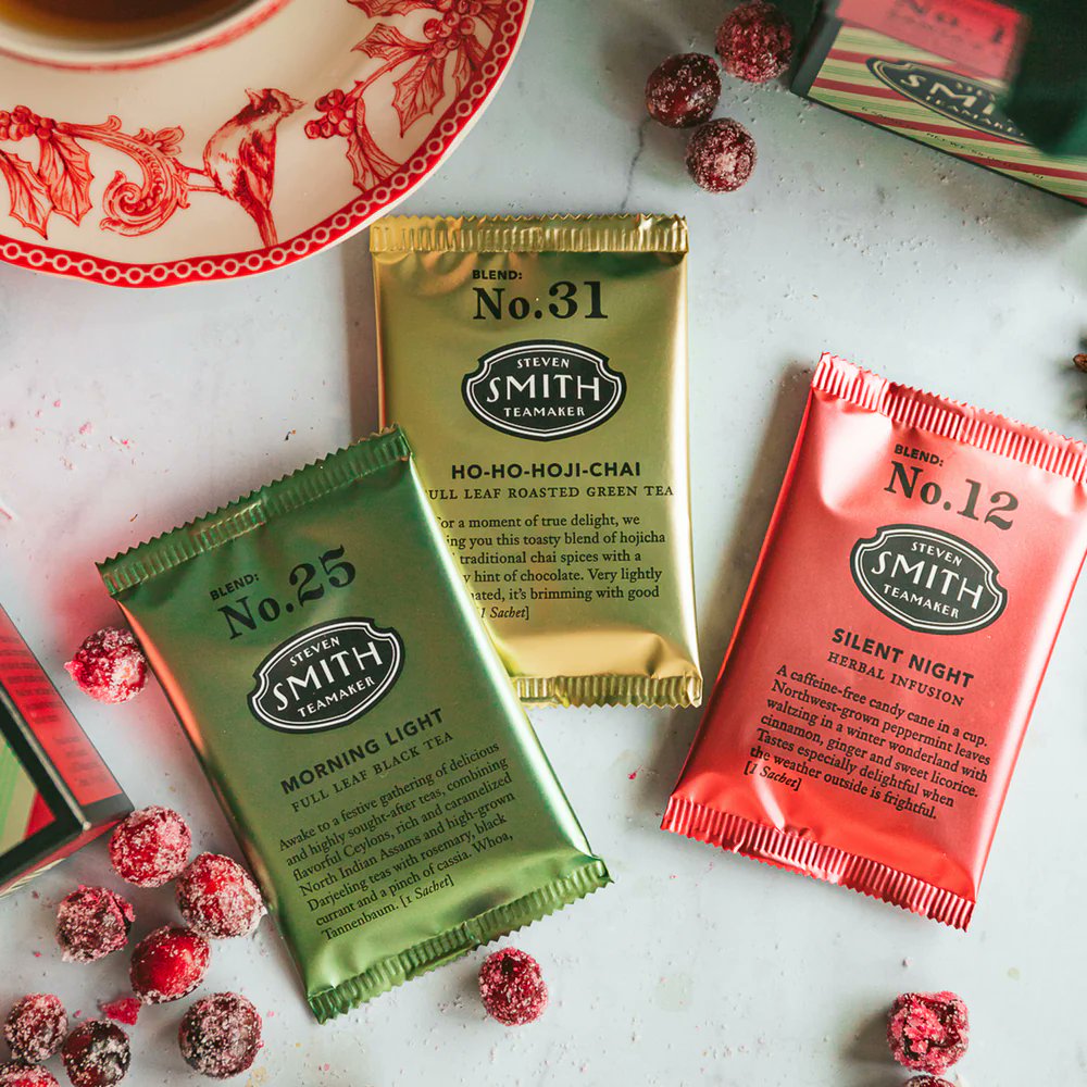 smithtea_japan's tweet photo. 大人気のホリデーコレクション が今年も登場！⁠
夜の街が少しずつ綺麗なルミネーションに彩られてまいりました。 #スミスティーメーカー では、そんな賑やかで心躍るこの季節にしか出会えない味わい豊かなブレンドを3種類ご用意しております。
https://t.co/xmseKXEJRk https://t.co/SU6U5ZLXo7