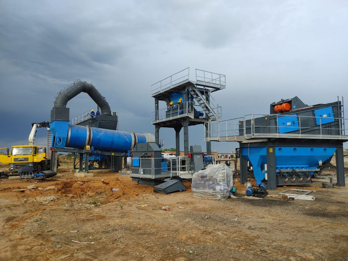 ZvikoJuma2303's tweet image. Did you know?

Zimbabwe is installing asphalt plants in ALL 10 provinces! 🤯
First one: Skyline, Harare 🚧

#ZimUpdates #GovernmentProjects #RoadDevelopment