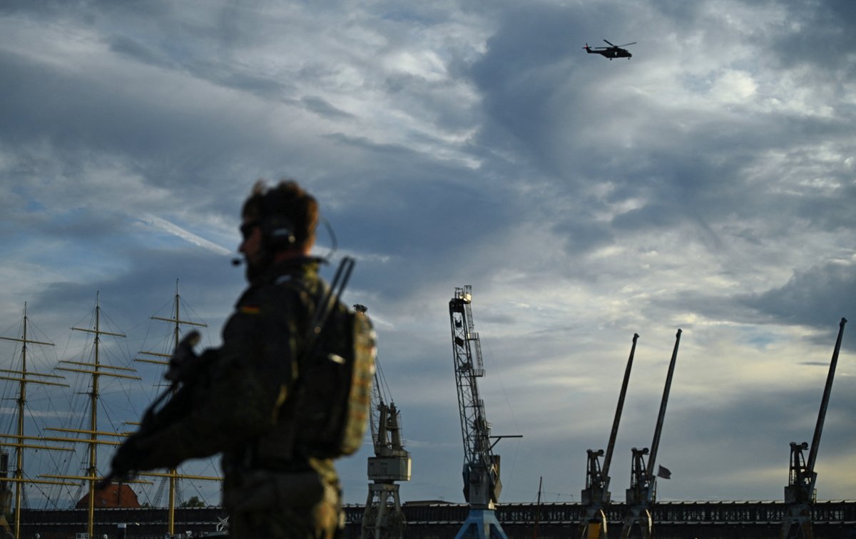 Reuters's tweet image. 🔒 It&apos;s not just about profits anymore — it’s about national security. Hear about the new AI boom on this week&apos;s Reuters Econ World podcast reut.rs/43uzPYR