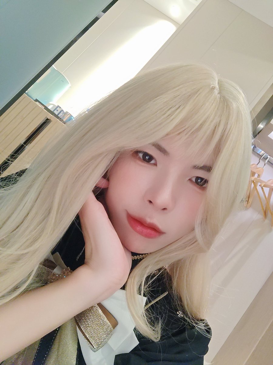 zhuque_9527's tweet photo. 很好的衣服，以及，我感觉自己还是不适合这种颜色的假发。#伪娘 https://t.co/HW37kIS8xU