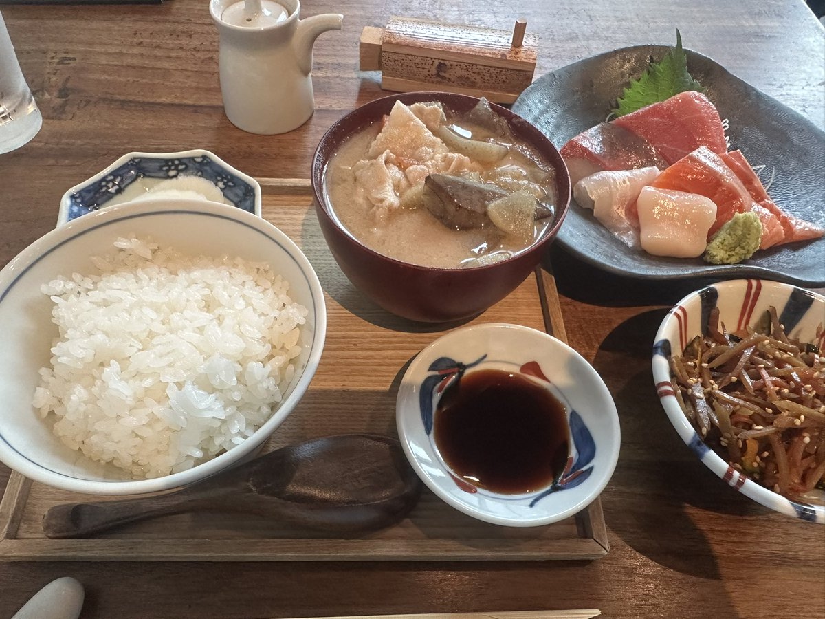 刺身と豚汁、最高😆