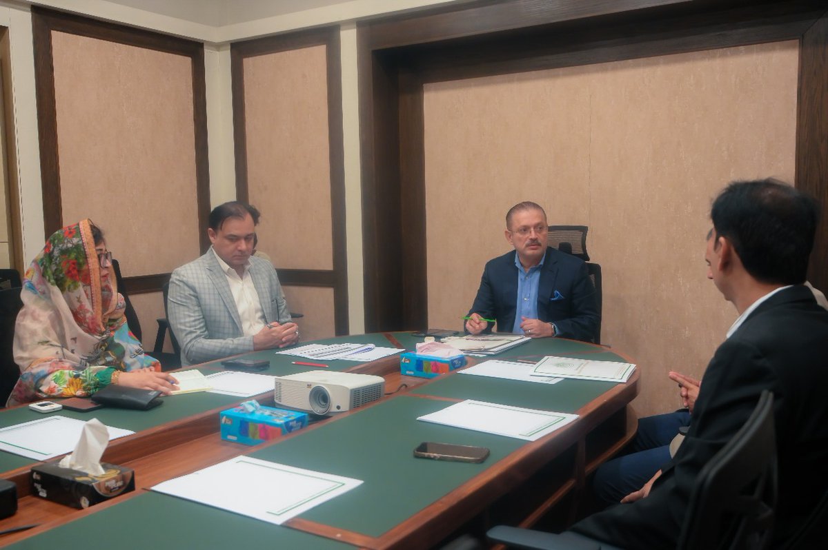 Ikhtiarzardari's tweet photo. سندھ کے تمام ڈویژنل ہیڈکوارٹرز میں خواتین کیلئے اسکوٹی ٹریننگ شروع۔
متحرک، بااختیار اور خودمختار خواتین کیلئے اہم قدم۔
شرجیل انعام میمن نے پروگرام کی رفتار بڑھانے کی ہدایت دی۔
#WomenEmpowerment #ScootyTraining #SindhGovt #SharjeelInamMemon https://t.co/6vGeyxcvV8