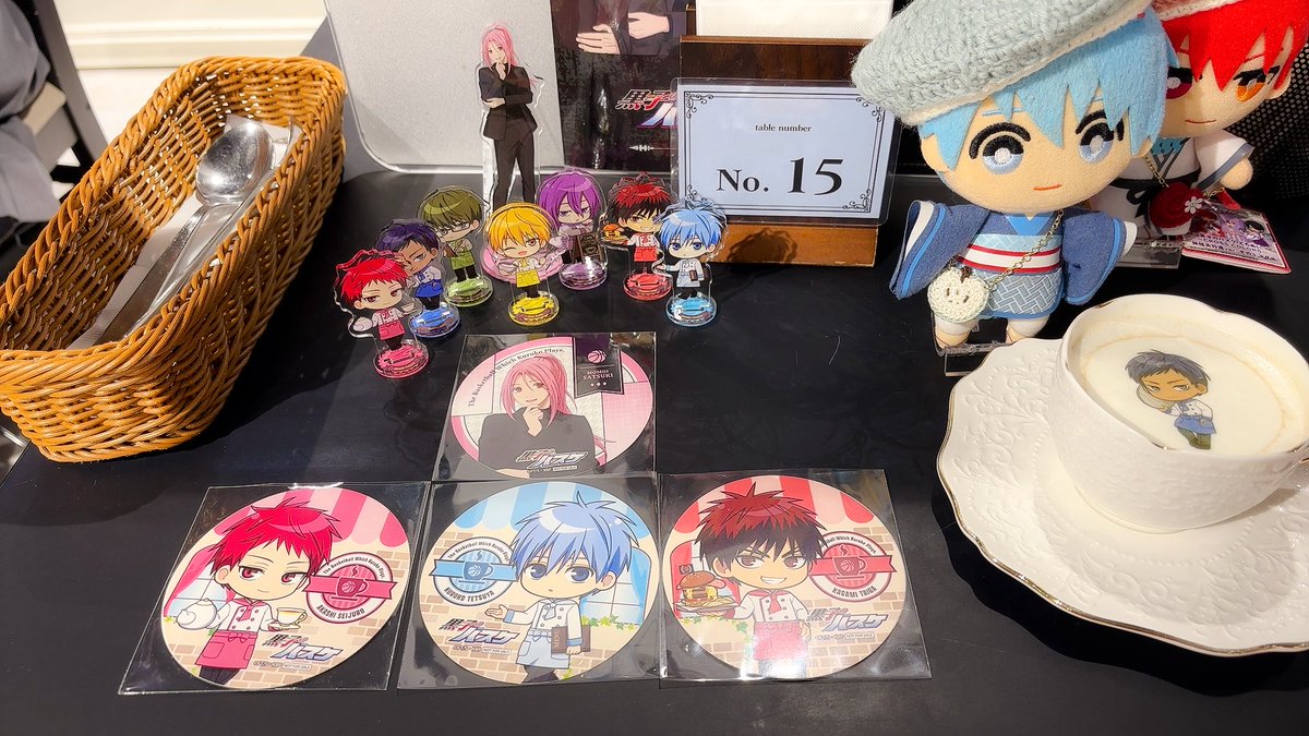 roka_09's tweet photo. 今日も🐭🐚さんカフェです
（7/8あともう一回は最終日❣️）
前回で推しメンコースターは揃ったので
ラテで推しが出るかどうか…
結果はご覧の通りフォロワさんの推しカプ青黄🔵🟡ちゃんが来ました〜😘
ラウワン特典でもドンピシャ出たので…ワイもしかして🔵🟡ちゃん引く才能あるかもしれんな🤭ナンチテ https://t.co/06BnbYEEHV