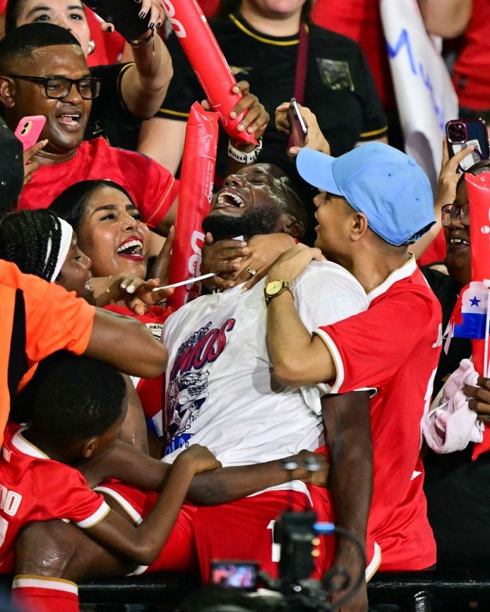 utopicposts's tweet image. BREAKING: Panama qualifies to the World Cup @fepafut