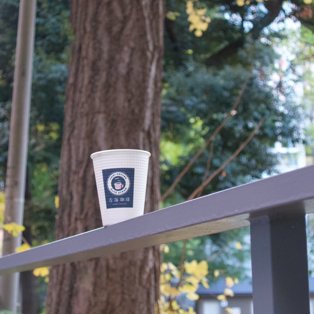 神保町店のおすすめは・・・☕️✨
🇪🇹エチオピア コチャレG1 ウォッシュト

中浅煎りで、白桃のようにジューシーで優しい甘み🍑
ジャスミンを思わせる華やかな香り🌸
後味は紅茶のようにスッとクリーンな余韻が広がります。

ただいまマシンで提供中です☕️
華やかで上品な一杯を、ぜひお試しください✨