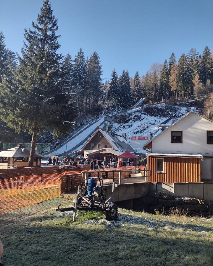 dadofthrud's tweet image. Schön ist&apos;s draußen!
Teambetreuung. Offener Vereinscrosslauf Geyer/Erzgebirge