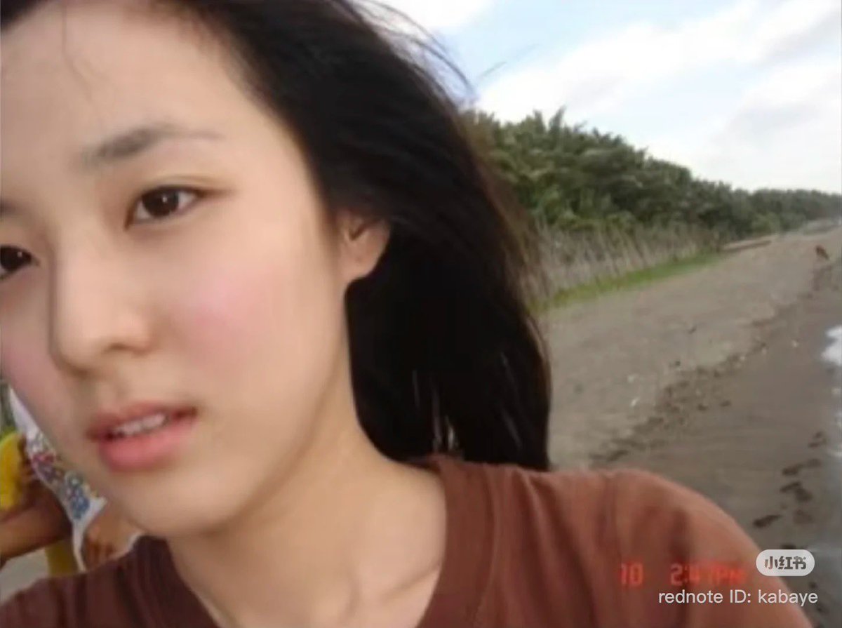 sandaragurlie's tweet image. pre-debut dara ✨