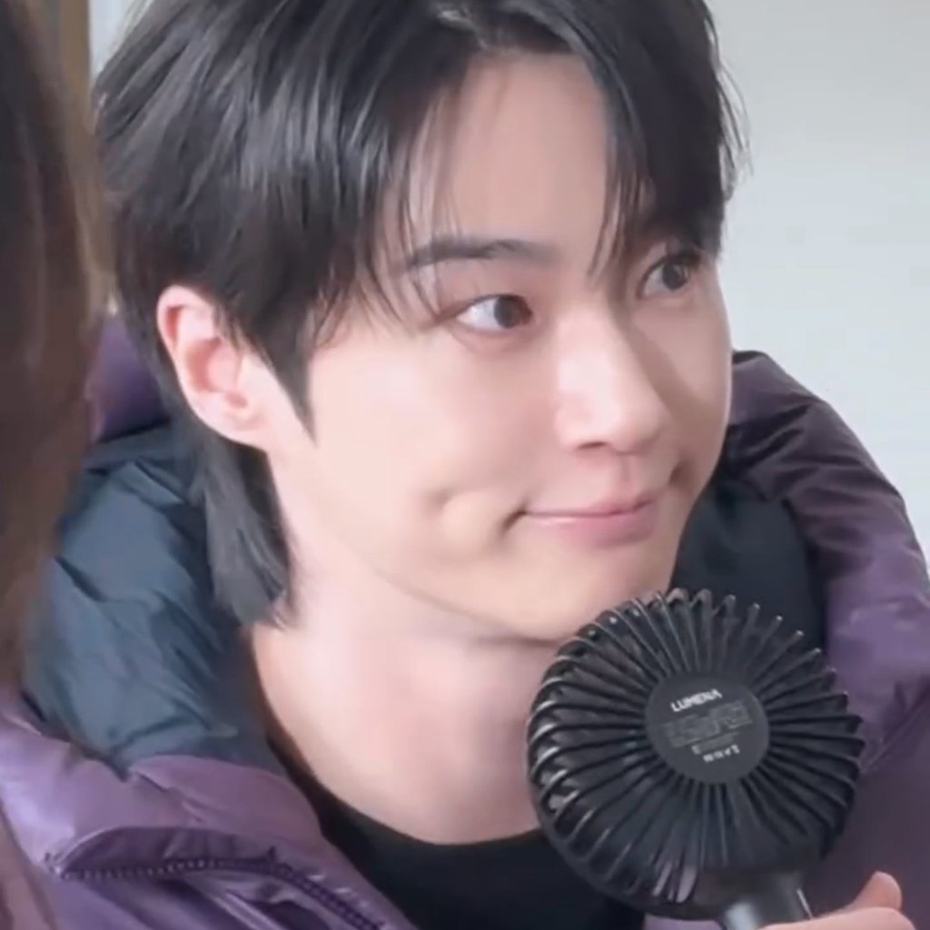 crescentmoon_il's tweet image. 똑닮..