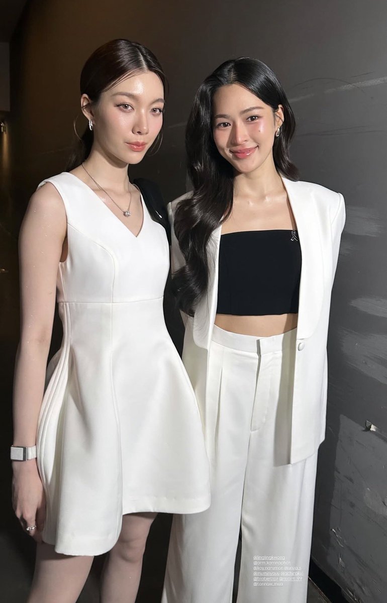 SMTsos's tweet image. เพิ่งรู้ว่า...
ลรอ. 
ย่อมาจาก &quot;ลอรีเอะ&quot; 
ยังย่อมาจาก &quot;หลิงรักออม&quot; ♥️

LINGORM PRESENTER LAURIER
#LaurieriLoveMeWithLingOrm