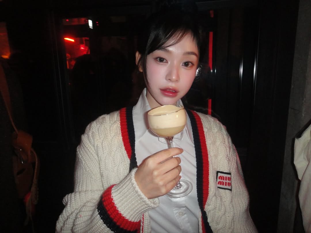 2Moori's tweet photo. [IG] 251119 GAHYUN

Miumiu afterparty❤️‍🔥 #miumiu

(8p)
https://t.co/1QYaZOZfJU
#Gahstagram https://t.co/H6wBgkNMOb