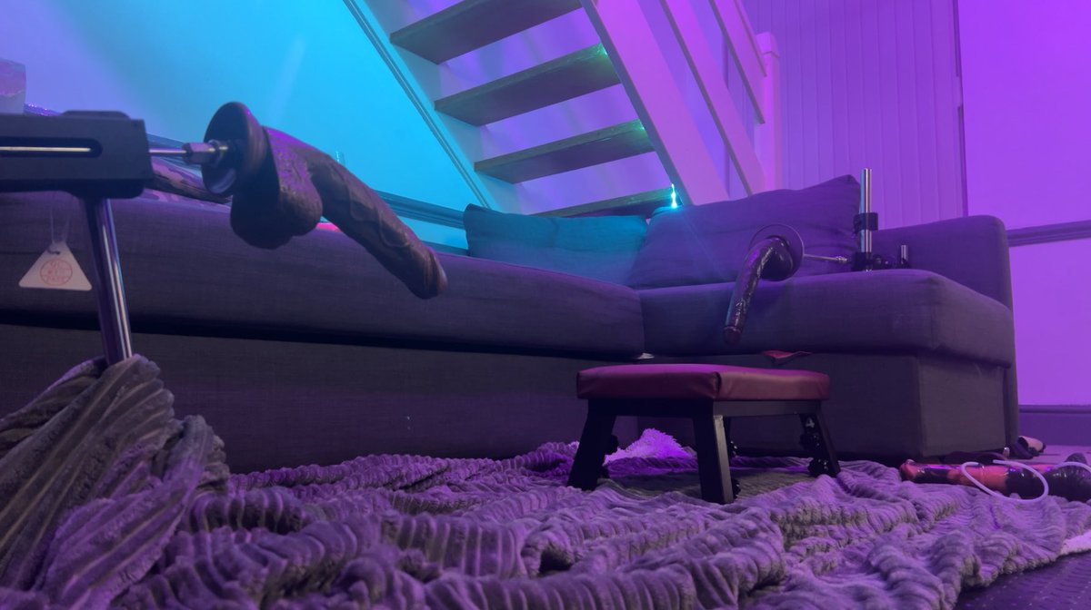 Bringing up the rear😵‍💫😵‍💫😵‍💫

My new machine from <a href="/AuxfunSexToy/">Auxfun Official UK/EU</a> with its large attachment is sure to hit the right spot.

More from this setup coming soon.