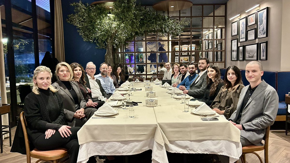 gyoderonline's tweet image. GYODER Gelecek üyeleri, 17 Kasım akşamı Akfen GYO’nun ev sahipliğinde, Terminal Kadıköy&apos;de yer alan Ters Köşe Restaurant&apos;taki toplantıda bir araya geldi. 

GYODER Yönetim Kurulu Başkanı Neşecan Çekici’nin katılım sağladığı toplantıya, Erdoğdu Paker ve Ersun Bayraktaroğlu…