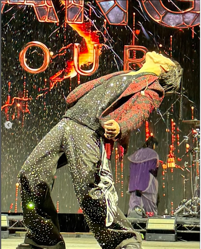 ntla0212's tweet image. Powerhouse vocalist #DimashQudaibergen is one of the artists that you must see perform live at least once in your life! 
Enjoy PYRAMIDS ECHO FESTIVAL and @dimash_official
's Extraordinary Voice 

cr dqsafc_south_africa on IG