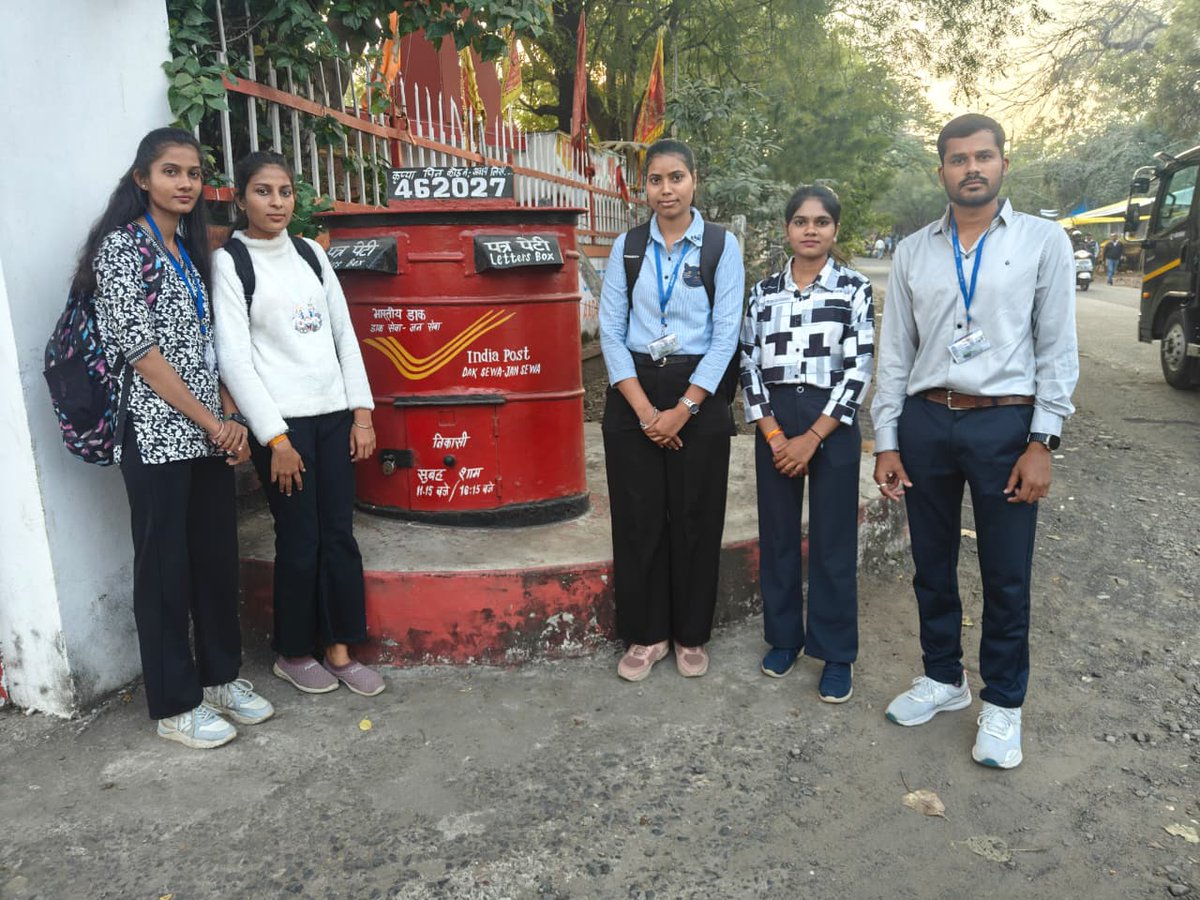 CPMGMP's tweet image. दिनांक 17.11.2025 को परिमंडल कार्यालय भोपाल में 
स्कोप ग्लोबल इंस्टीट्यूट, भोपाल के MBA छात्र-छात्राओं को इंटर्नशिप हेतु उपस्थित हुए । श्री पवन कुमार डालमिया निदेशक डाक सेवाए मुख्यालय परिक्षेत्र के द्वारा बच्चों के साथ चर्चा की गई । इंटर्नशिप में फाइनेंस, मार्केटिंग एवं इंटरनेशनल…