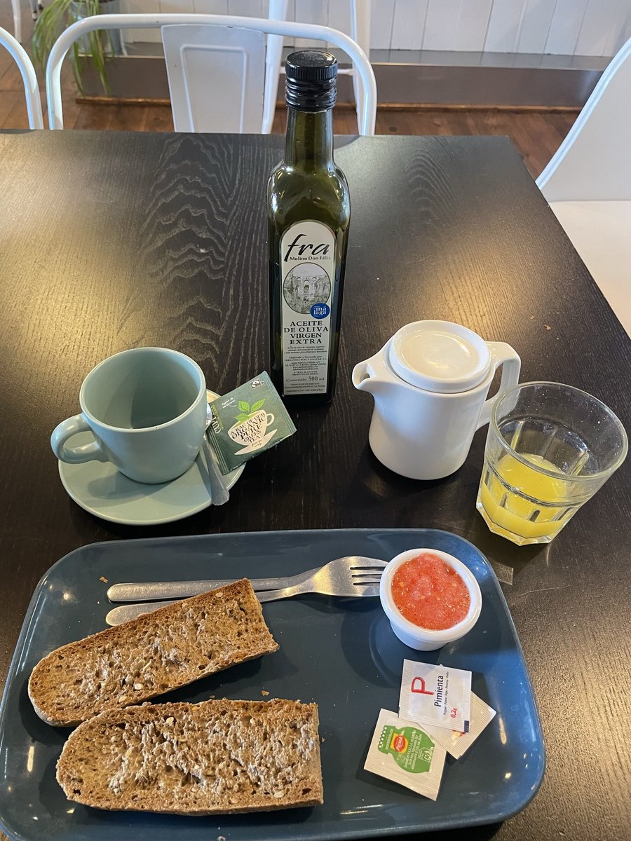 somoscode's tweet image. Happy birthday to me! 🤷🏽‍♂️. A Spanish breakfast will have to do! #birthday #food