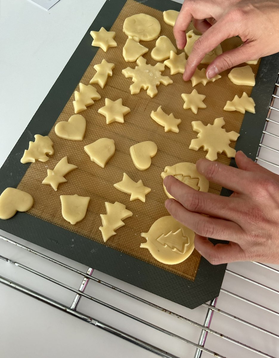 peacearhpn's tweet image. L &amp;amp; L &amp;amp; C #peacearhpn 🍪🌲👩🏻‍🍳💫✨