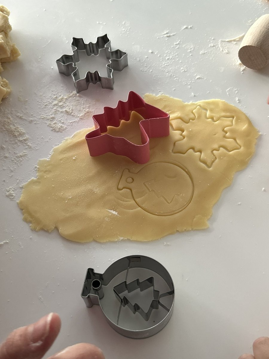 peacearhpn's tweet image. L &amp;amp; L &amp;amp; C #peacearhpn 🍪🌲👩🏻‍🍳💫✨