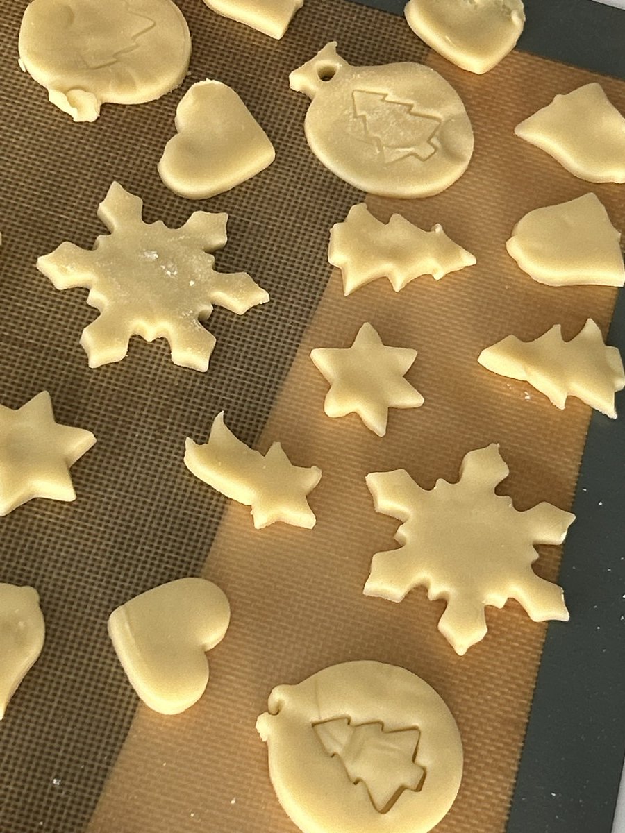 peacearhpn's tweet image. L &amp;amp; L &amp;amp; C #peacearhpn 🍪🌲👩🏻‍🍳💫✨