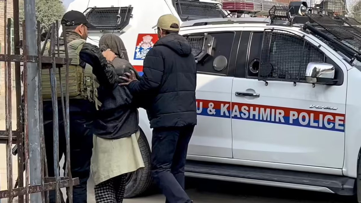 YunusKashmir's tweet image. Officials say the duo were leveraging their professional status to spread disinformation, incite #violence and influence vulnerable groups. The action forms part of a wider #crackdown on #networks believed to be working with handlers across the #border. #NationalSecurity #Kashmir