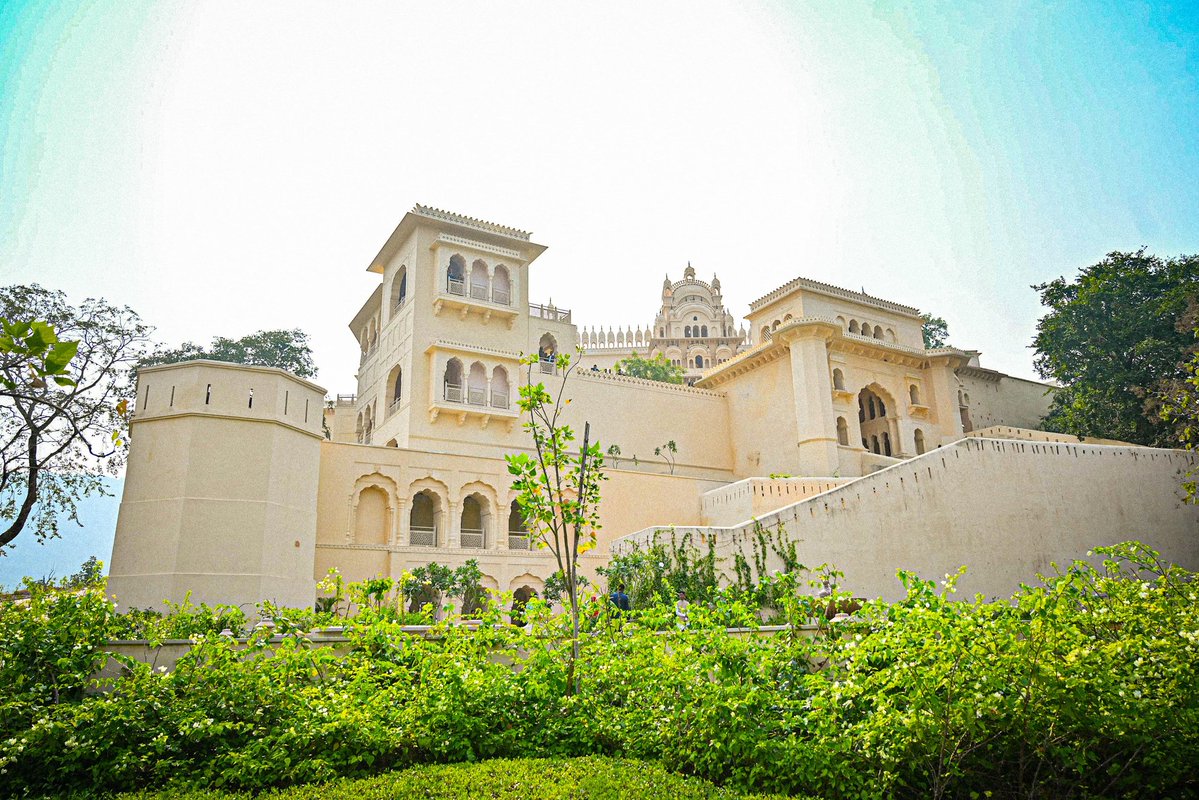 DrMohanYadav51's tweet image. UNESCO World Heritage में खजुराहो का विशेष महत्‍व है। यहां पत्‍थर और मूर्तियां भी बोलती हैं। 

आज खजुराहो, छतरपुर में &apos;द ओबेरॉय राजगढ़ पैलेस&apos; होटल का उद्घाटन किया। इस होटल से स्थानीय लोगों के लिए रोजगार के नए अवसर सृजित होंगे।