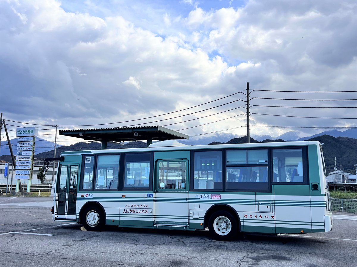 Setouchi_Bus's tweet image. 2025.11.19(水)
今日は寒～い一日でしたね😨
山をよ～く🧐見てみると白くなってる🏔️
それではまた👋

#せとうちバス　#新居浜市　#雪　#冬　#バス広告