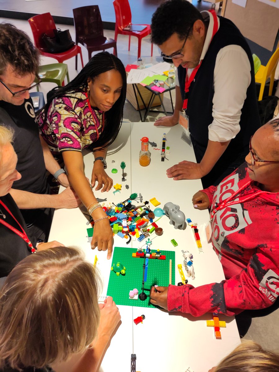 digital.global tweet media