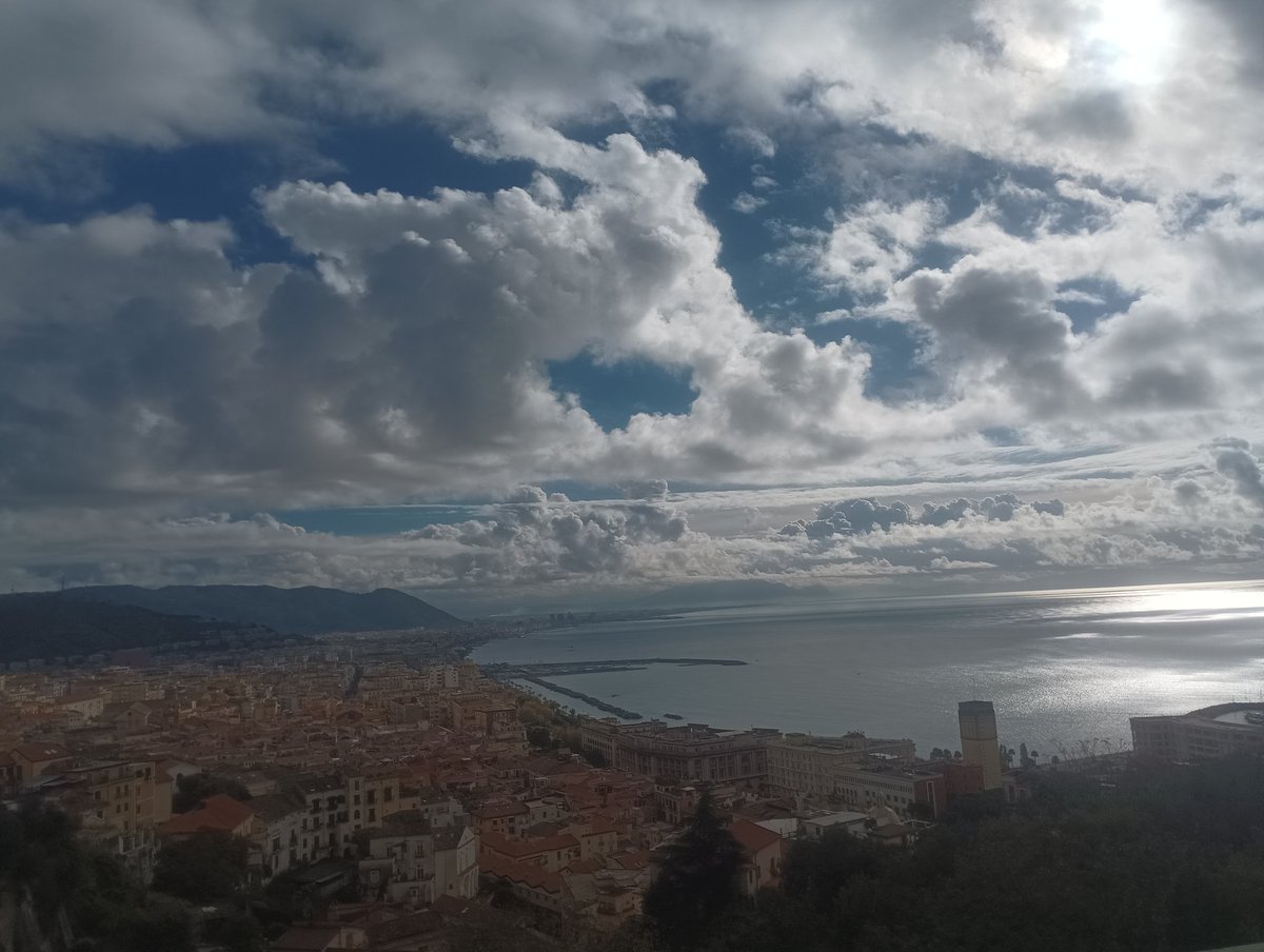 Commibot's tweet image. SPETTACOLO. 
TUTTO GRATIS