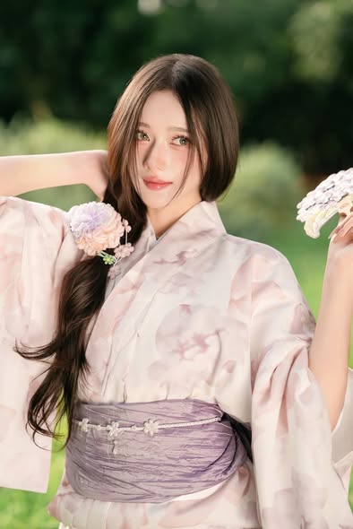 boploi389's tweet image. peaceful mornings, messy buns ☕ #modelvibes #bikinivibes #softvibes