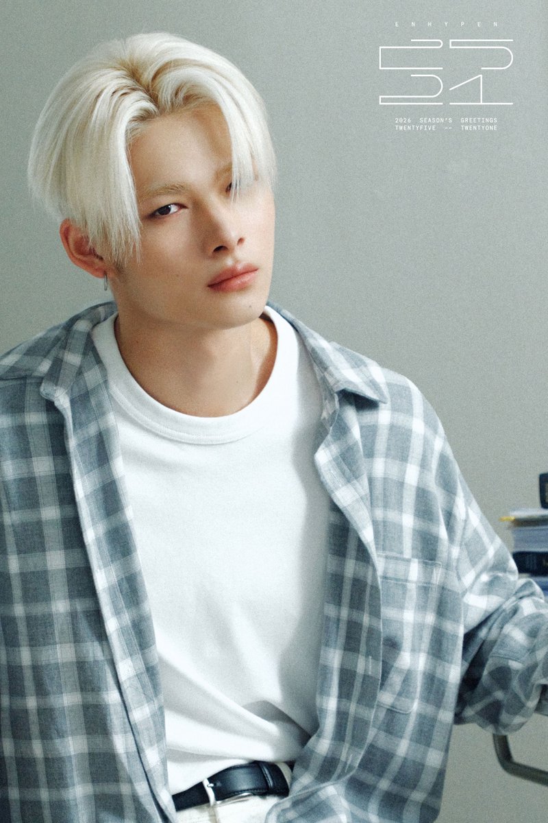 端っこで飲んでたら、長テーブル二脚挟んで向かいの端っこに居て目が合うタイプの先輩だ　#NI_KI #니키