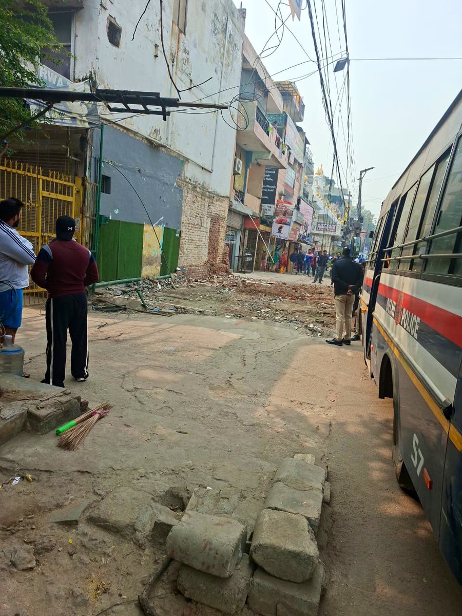 BhaiPreetSingh's tweet image. ये जीत है आपकी 

हम लड़ते गए और आज 

हट गया अवैध दरगाह पश्चिम पुरी अतिक्रमण 

                  पहले                              बाद में