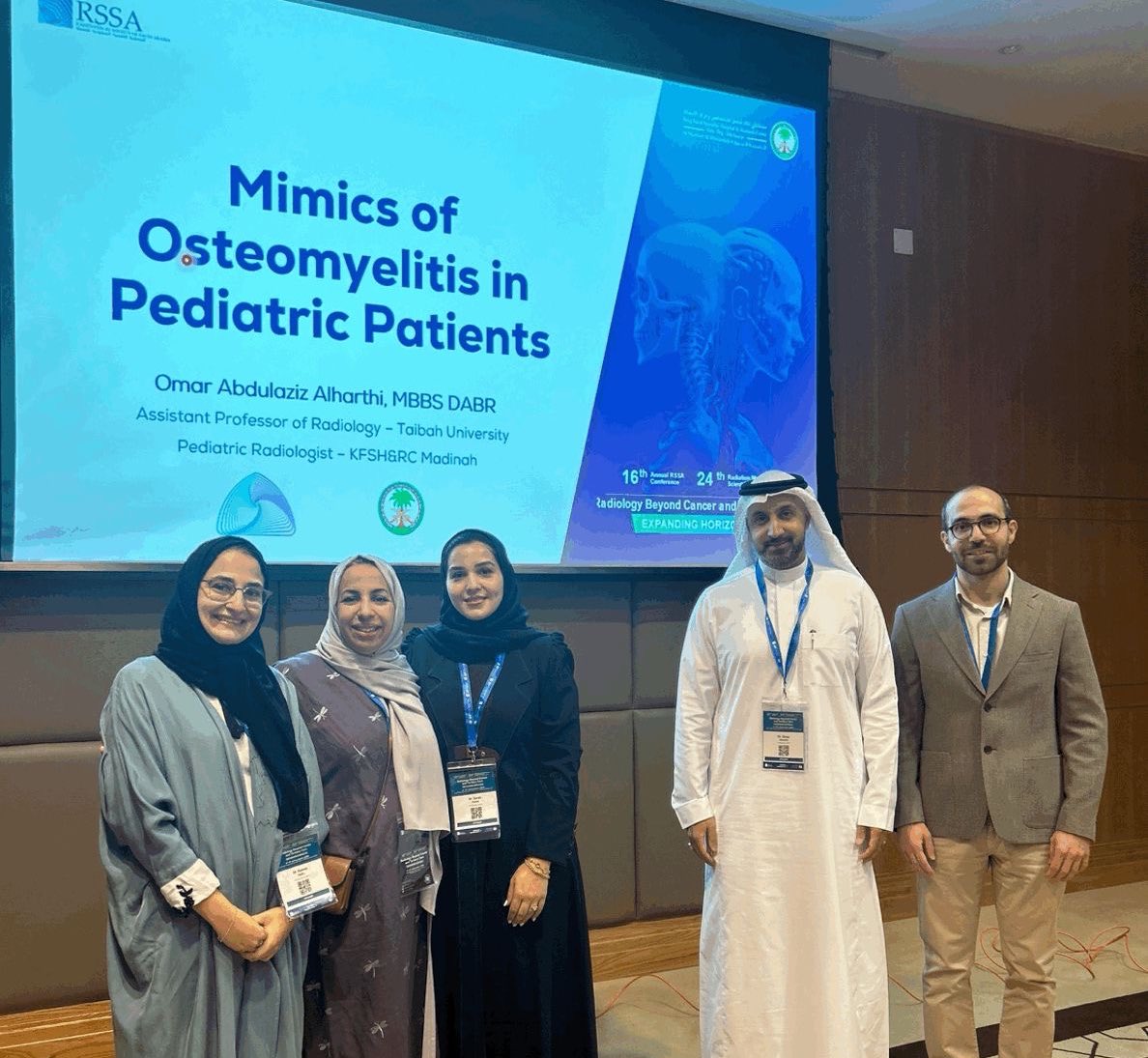 taibahu's tweet photo. #جامعة_طيبة تشارك
في المؤتمر السنوي 16 للجمعية السعودية للأشعة
بمحاضرة المظاهر المشابهة لالتهاب العظم لدى الأطفال
قدّمها د. عمر الحارثي من كلية الطب
متناولًا الحالات المتشابهة إشعاعيًا
المربِكة للتشخيص
ومؤكدًا أهمية التمييز الدقيق
لتفادي الأخطاء العلاجية
ورفع جودة الرعاية. https://t.co/y9F2EKleza
