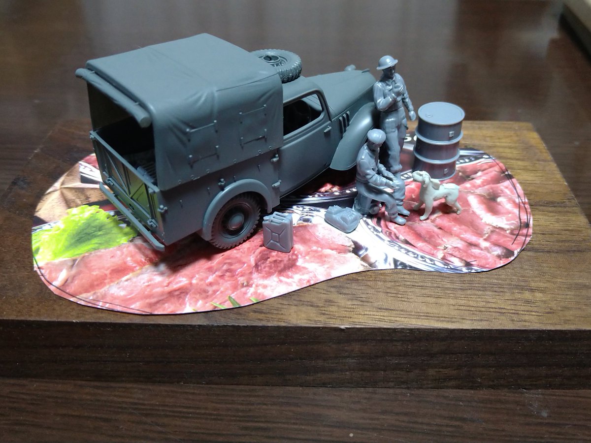 ワンコが「おこぼれちょーだい♪」みたいな感じの作ろうかなぁ