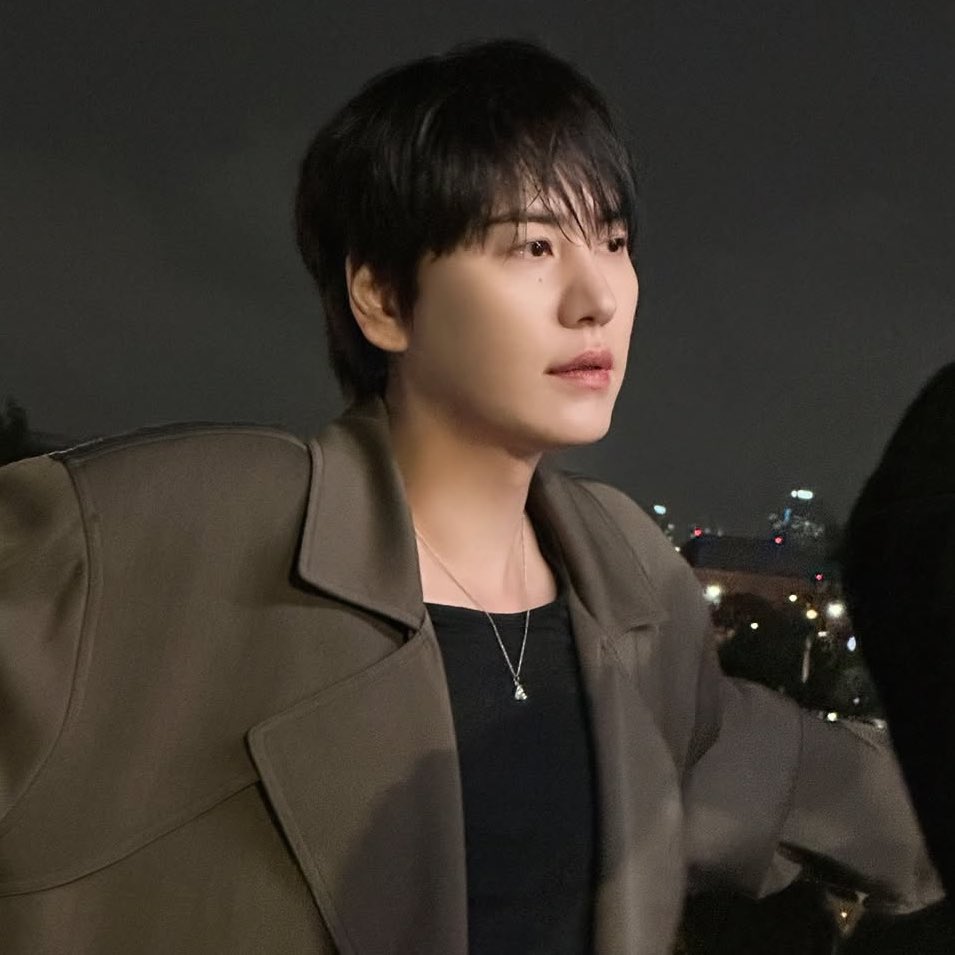 내 눈엔 그냥 세계의 신 키라, 라이토로 보이고 서랍에서 당장이라도 데스노트꺼낼것같음