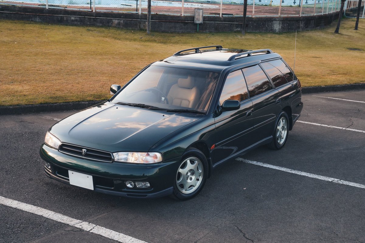dupro_japan's tweet photo. ［For Sale］　
1996年式 SUBARU LEGACY 250T

距離→約3.8万キロ
車検→令和8年5月
値段→150万円

珍しいボディカラー(ビンテージグリーンマイカ)のレガシィです！内装も受注生産だったベージュの本革シートです！
すごく上品で綺麗な個体なので是非！

#車売ります https://t.co/1f6ZmvysK3