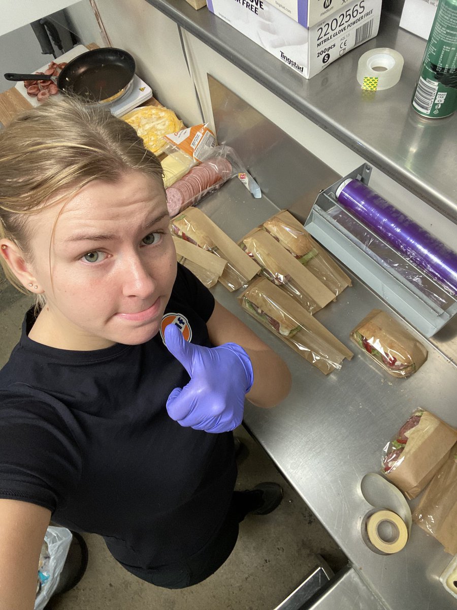 7liciousCSGO's tweet image. After 10 years in esports, I’m officially a sandwich maker 👍