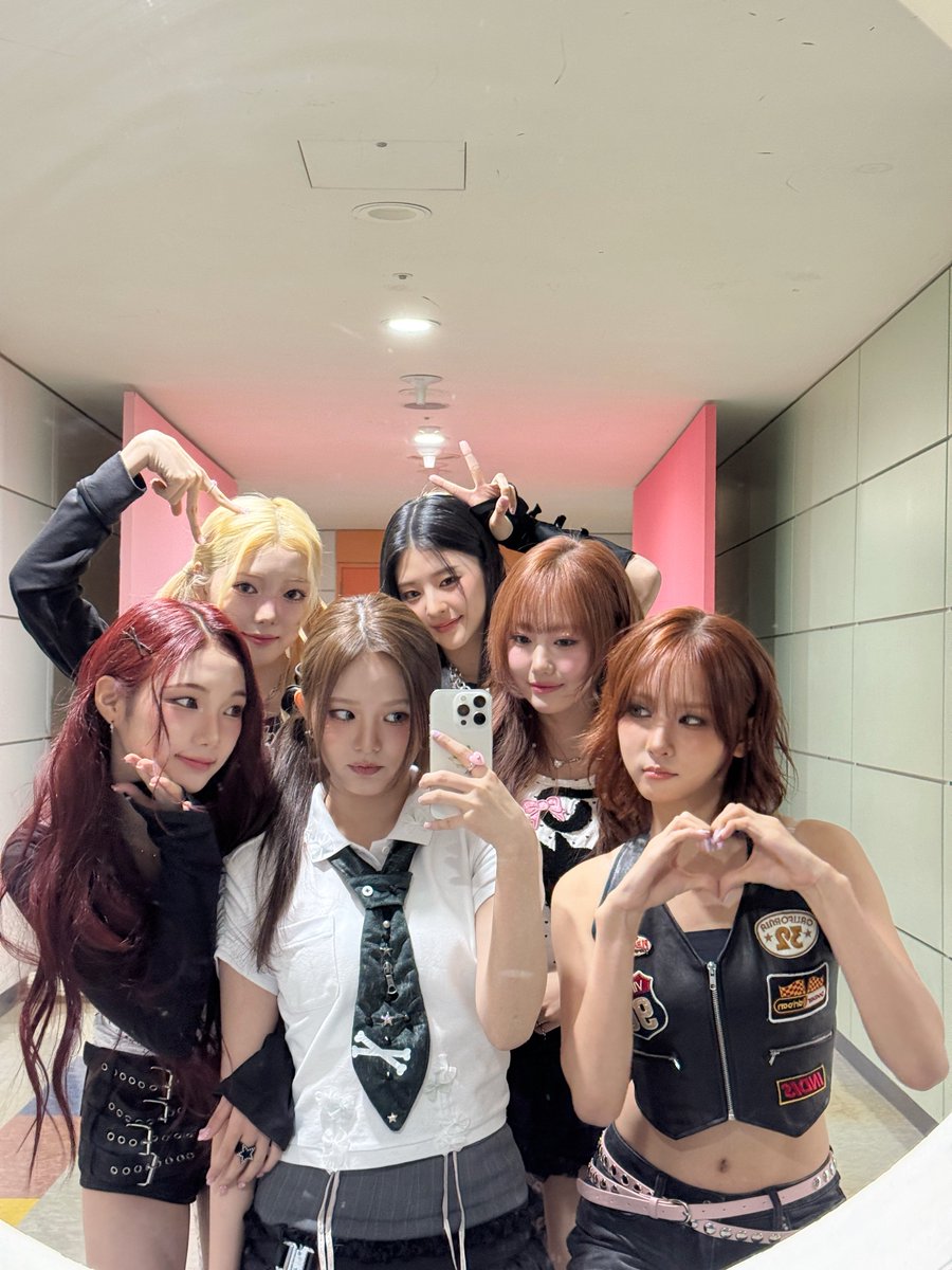 [📸]

20251119 MBC M 쇼! 챔피언 완료💘

이른 아침부터 응원 크게 해줘서 고마워 키블리💕

#KIIRAS #키라스
#BANGBANG #KIIRAS_BANGBANG